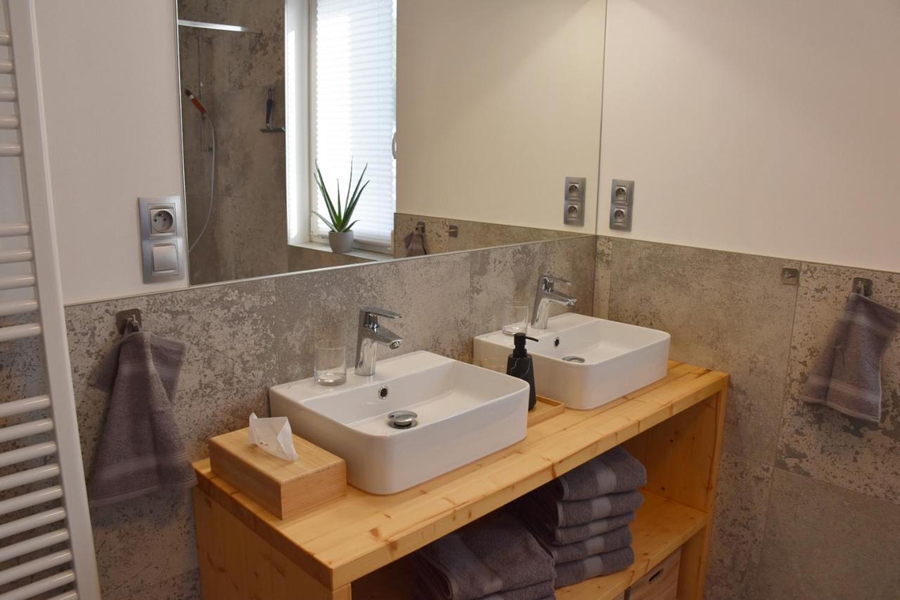 Holiday Home Znojmo W/ Wellness & Wine Екстер'єр фото