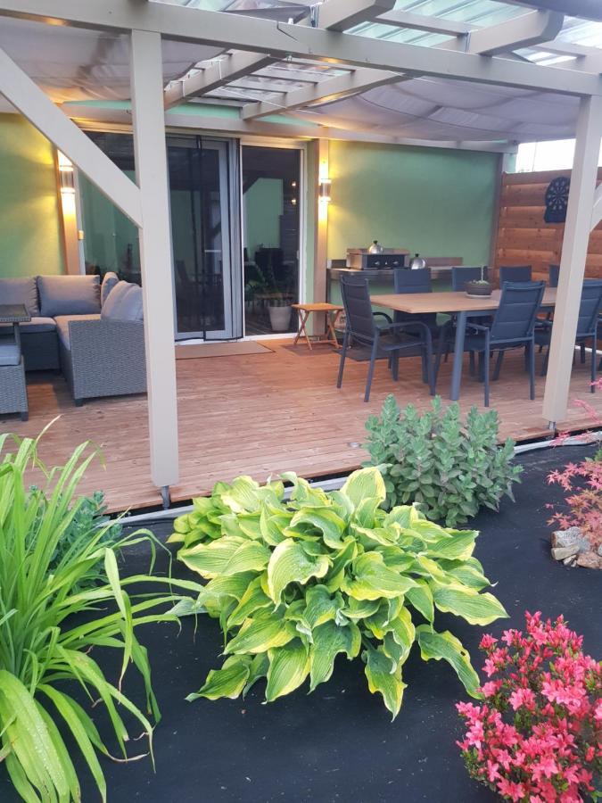 Holiday Home Znojmo W/ Wellness & Wine Екстер'єр фото